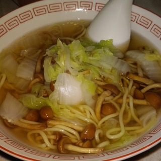 なめこと白菜の醤油ラーメン